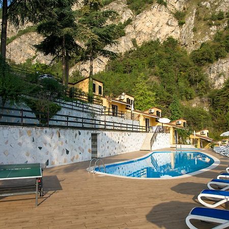 Residence Oasi Лимоне-суль-Гарда Экстерьер фото
