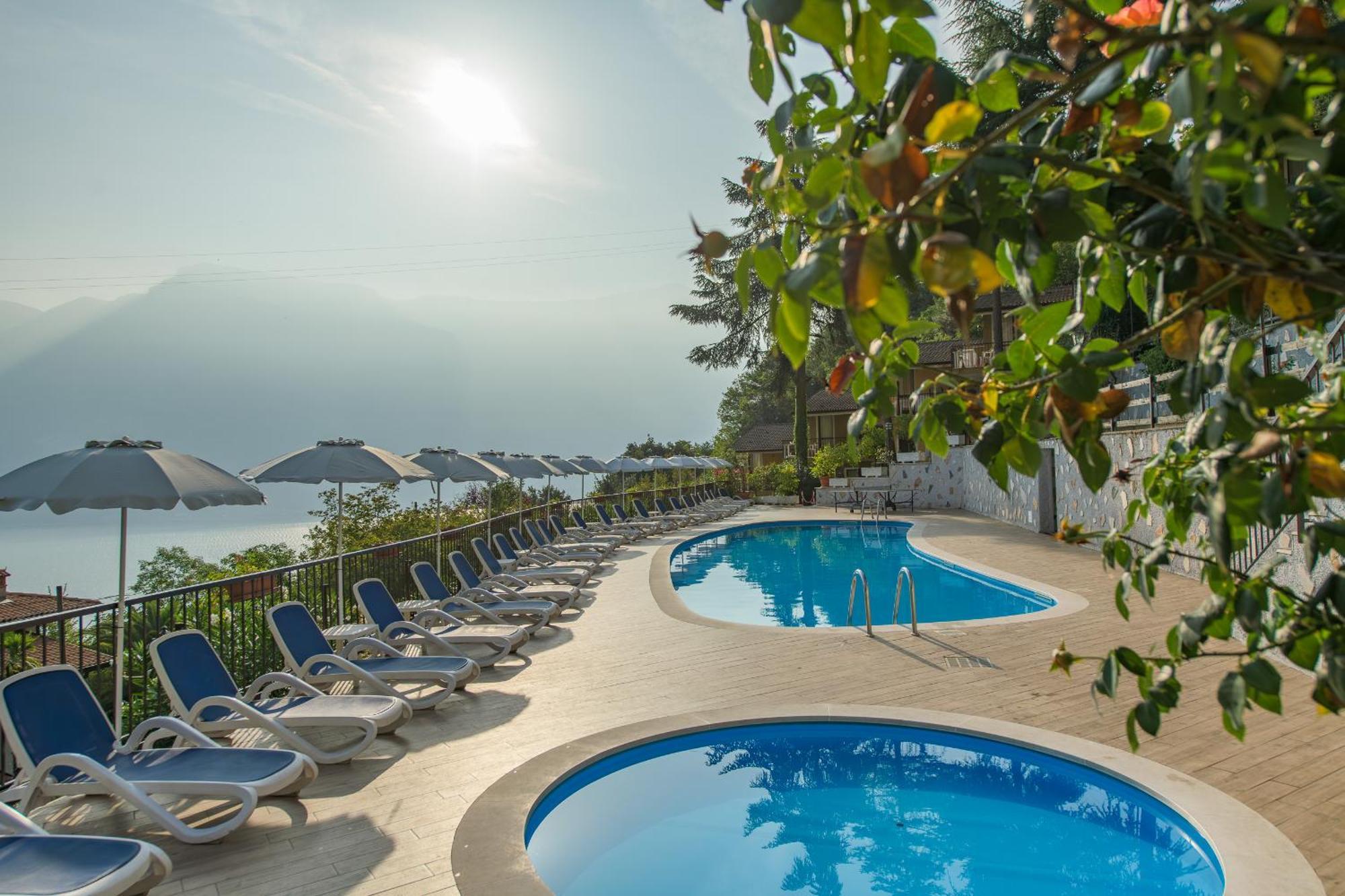 Residence Oasi Лимоне-суль-Гарда Экстерьер фото