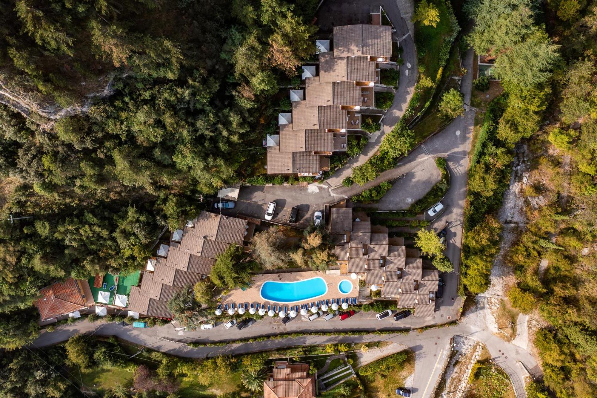 Residence Oasi Лимоне-суль-Гарда Экстерьер фото