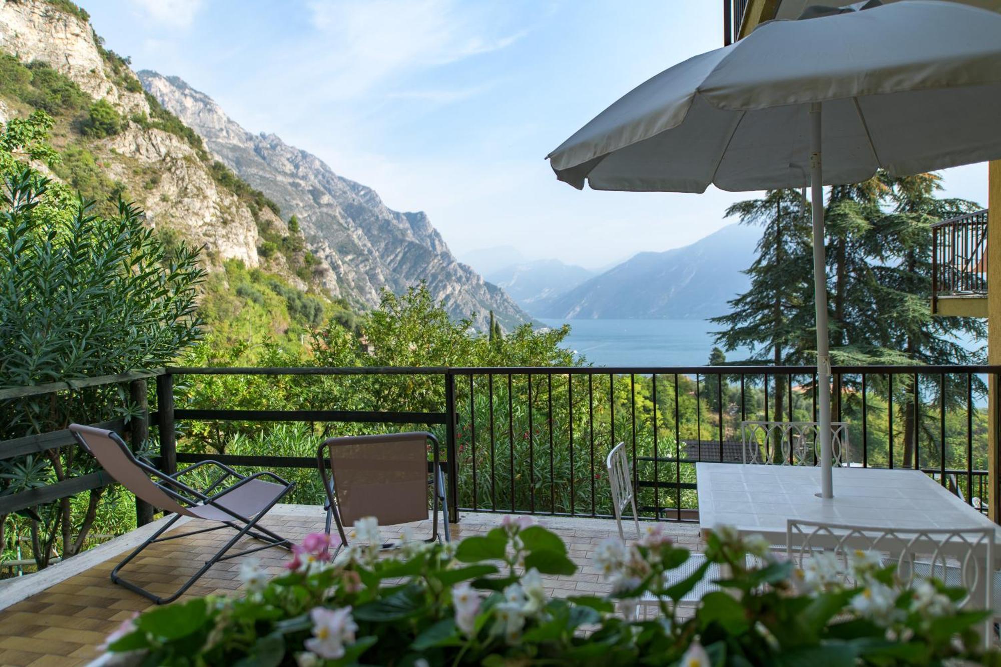 Residence Oasi Лимоне-суль-Гарда Экстерьер фото