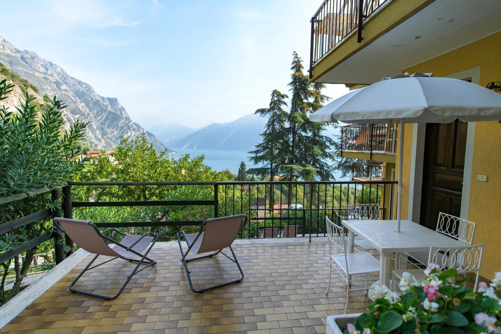 Residence Oasi Лимоне-суль-Гарда Экстерьер фото